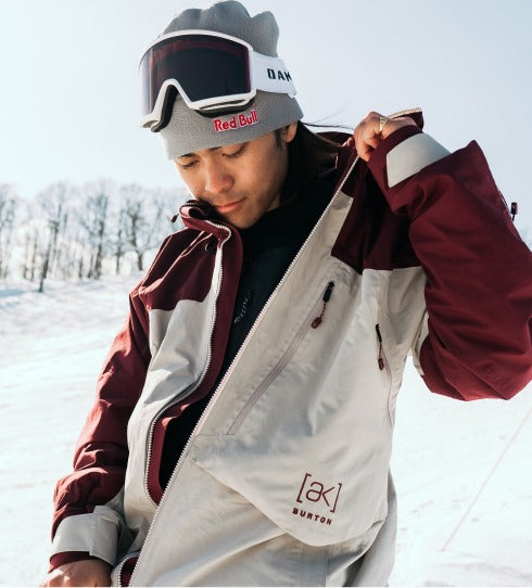 Snowboarder in the Burton [ak] Cyclic GORE-TEX 2L jacket